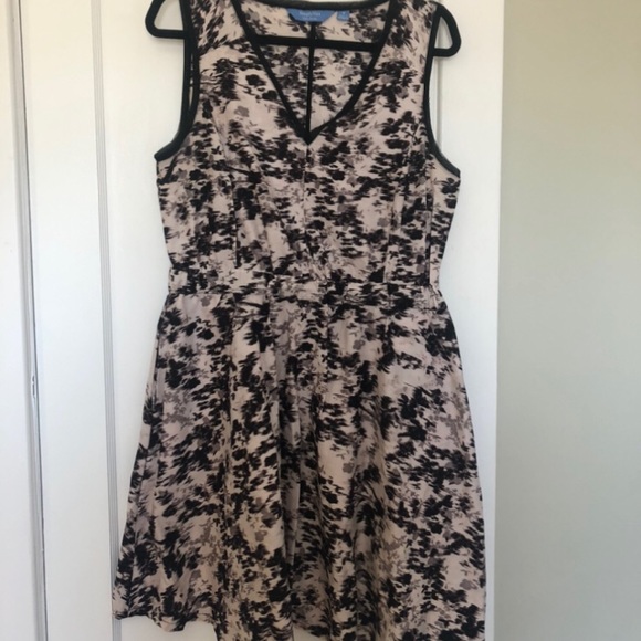 Vera Wang Above-Knee Length Dress - Picture 1 of 2